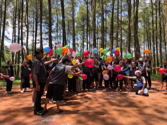 lokasi outbound hutan pinus becici